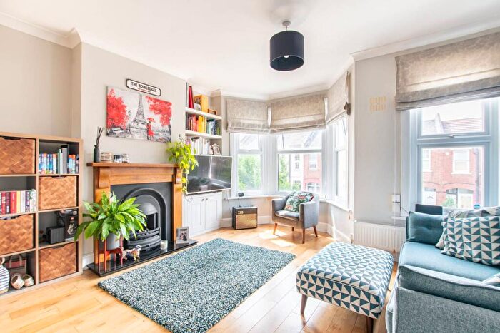 2 Bedroom Maisonette For Sale In Chapter Road, Willesden Green, London, NW2