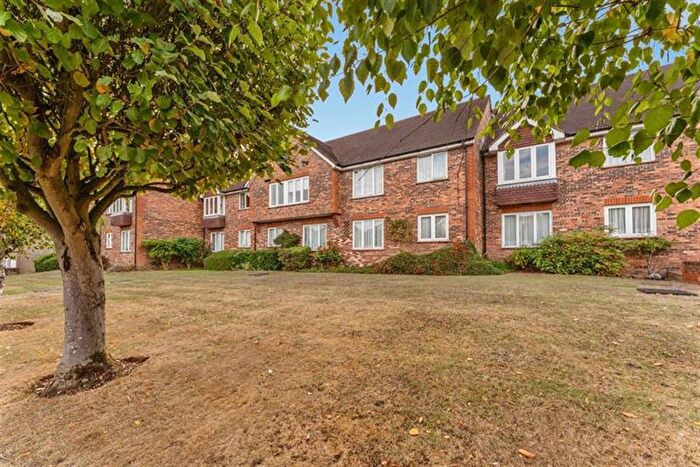 1 Bedroom Flat To Rent In Hertswood Court, Barnet, EN5