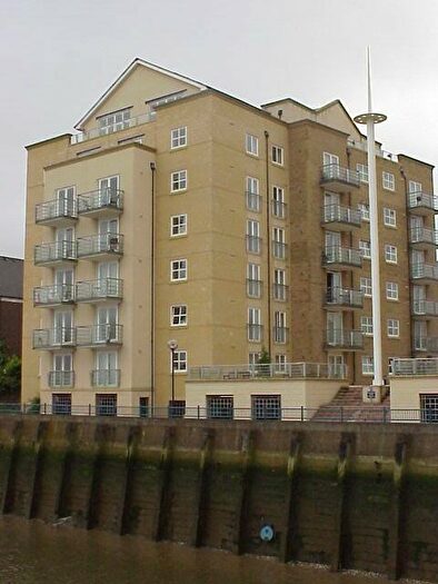 2 Bedroom Flat To Rent In Millennium Drive, London, E14