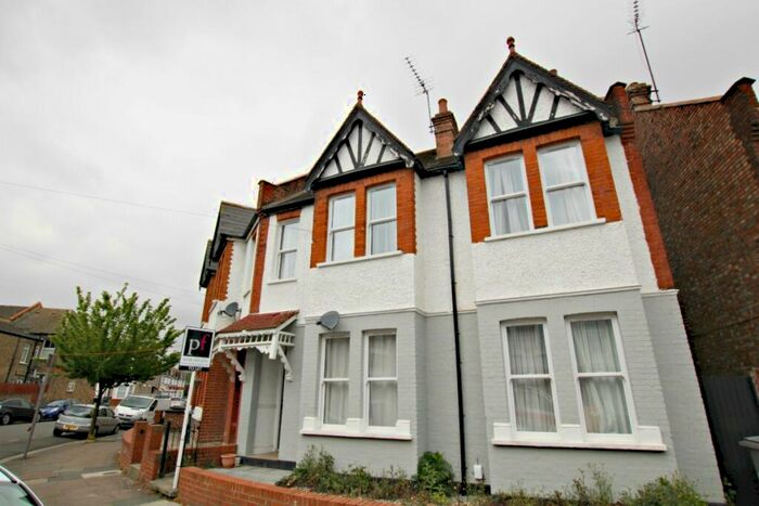 4 Bedroom Semi-Detached House To Rent In Maybury Gardens, Willesden, NW10