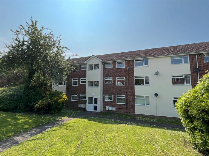 2 Bedroom Flat To Rent In Grove House, Firsgrove Crescent, Warley, Brentwood, CM14