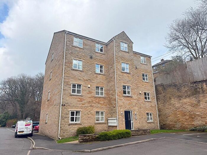 2 Bedroom Penthouse For Sale In Mill Stream Drive, Luddendenfoot, Halifax, HX2
