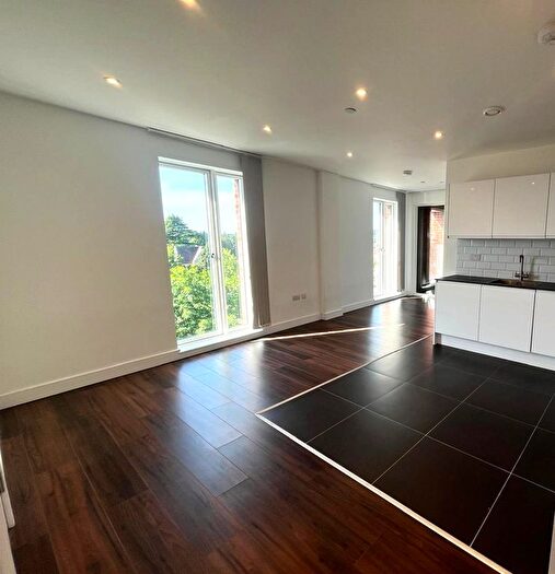 1 Bedroom Flat To Rent In Vicarage Road, Watford, WD18