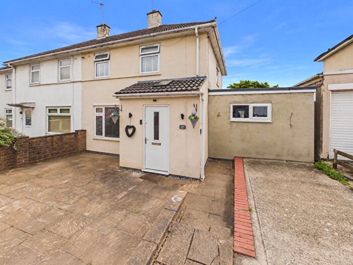 4 Bedroom Semi Detached House For Sale In Munsley Grove, Matson, Gloucester, GL4