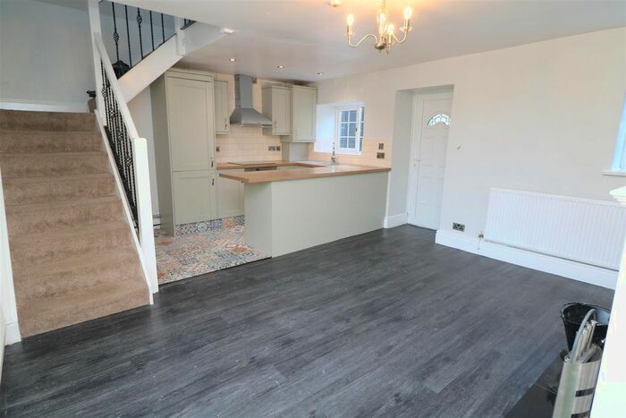 2 Bedroom Cottage For Sale In High Street, Braithwell, Rotherham, S66