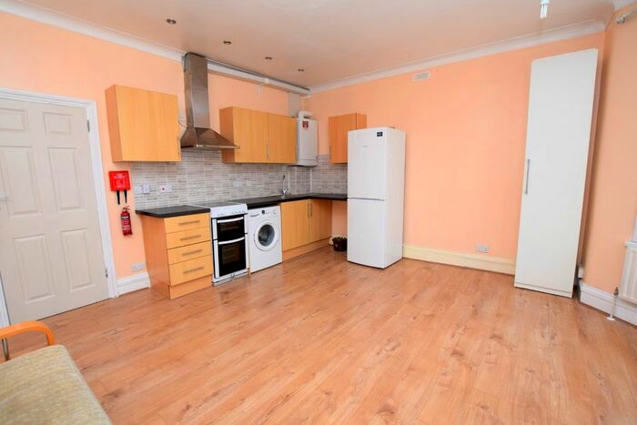 3 Bedroom Flat To Rent In Cromer Road, Leyton E10
