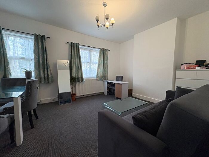 2 Bedroom Flat To Rent In Wightman Road, London, N8