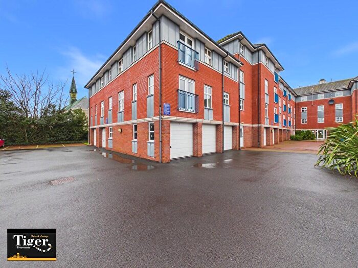 1 Bedroom Flat For Sale In Newton Drive, Blackpool, FY3