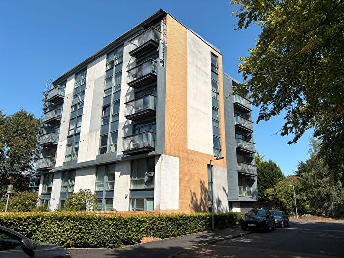 2 Bedroom Flat For Sale In Brabloch Park, Paisley, PA3