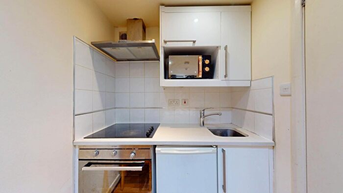 Studio To Rent In Ash Grove, London, NW2