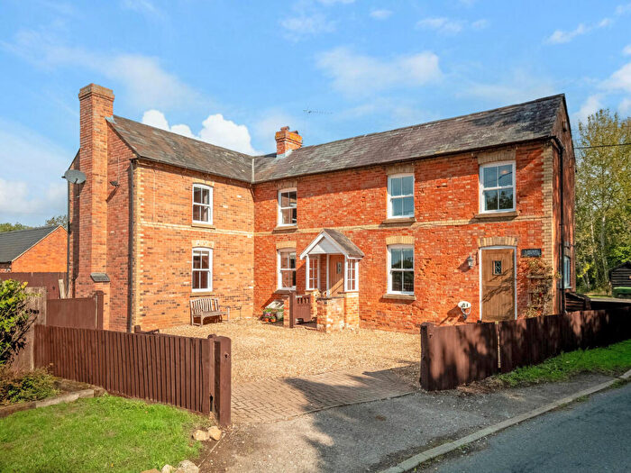 4 Bedroom Detached House For Sale In Main Street Akeley Buckingham, Buckinghamshire, MK18