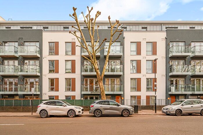 2 Bedroom Flat For Sale In Kinver House, Elthorne Road, N19