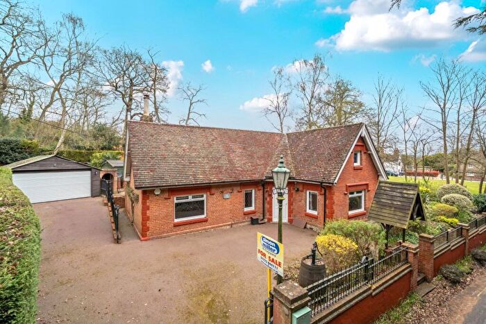 3 Bedroom Character Property For Sale In Park Road, Addington, West Malling, ME19