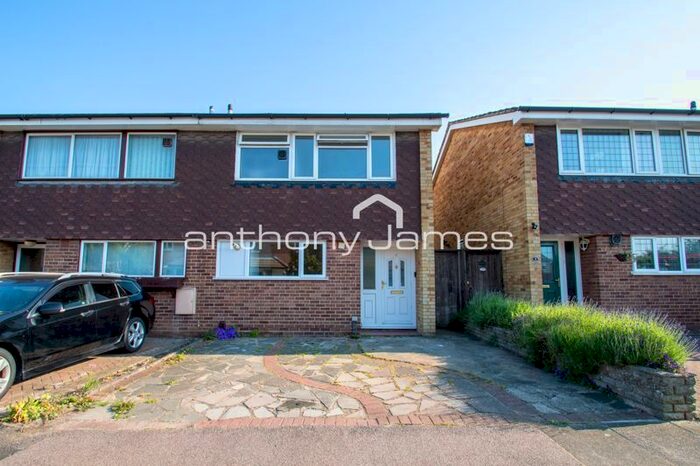 3 Bedroom Semi-detached House To Rent In Birchington Close, Bexleyheath, DA7