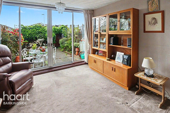 3 Bedroom End Of Terrace House For Sale In Haldon Close, Chigwell, IG7