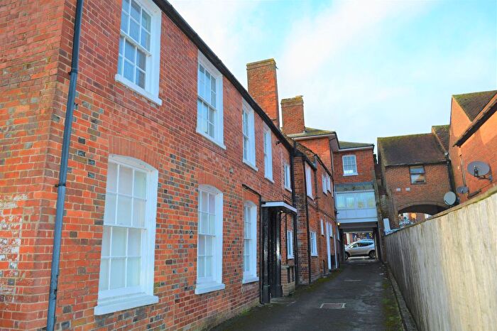 2 Bedroom Flat To Rent In High Street, Marlborough, SN8