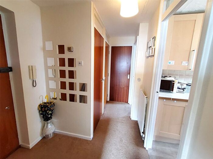 1 Bedroom Flat To Rent In Buckingham Road, Harrow, HA1
