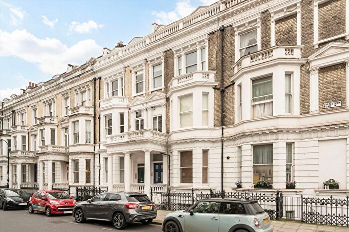 2 Bedroom Flat For Sale In Castletown Road, West Kensington, W14