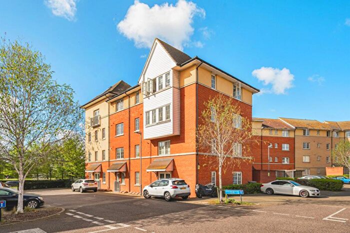 1 Bedroom Apartment For Sale In Gainsborough Close, Basildon, SS14