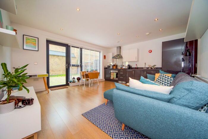 1 Bedroom Flat To Rent In Parade Gardens, Chingford, E4