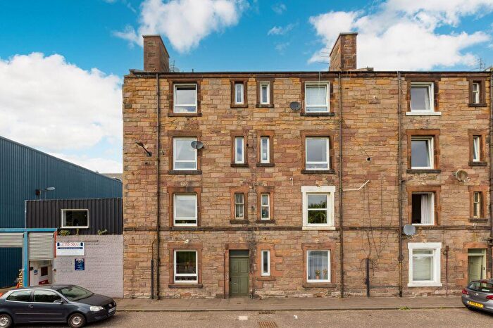 1 Bedroom Flat For Sale In Peffer Bank, Peffermill, Edinburgh, EH16