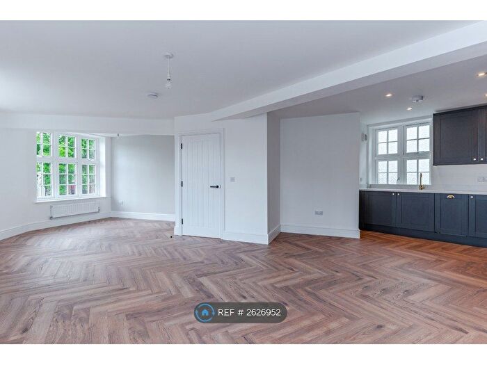 2 Bedroom Flat To Rent In Park View, Letchworth Garden City, SG6