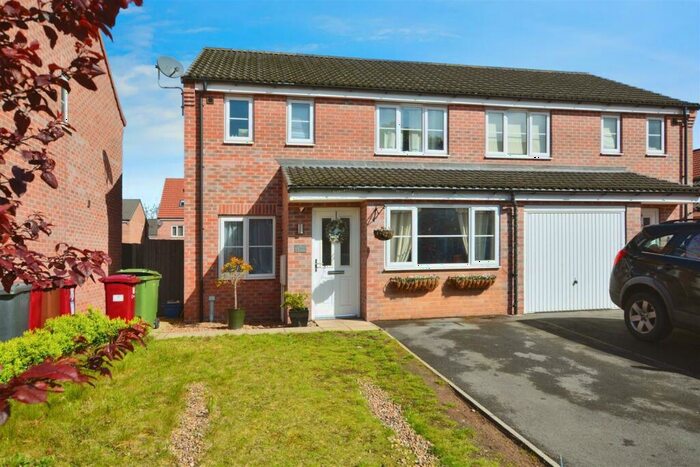 3 Bedroom Semi-Detached House For Sale In Woodside Drive, Scunthorpe, DN17