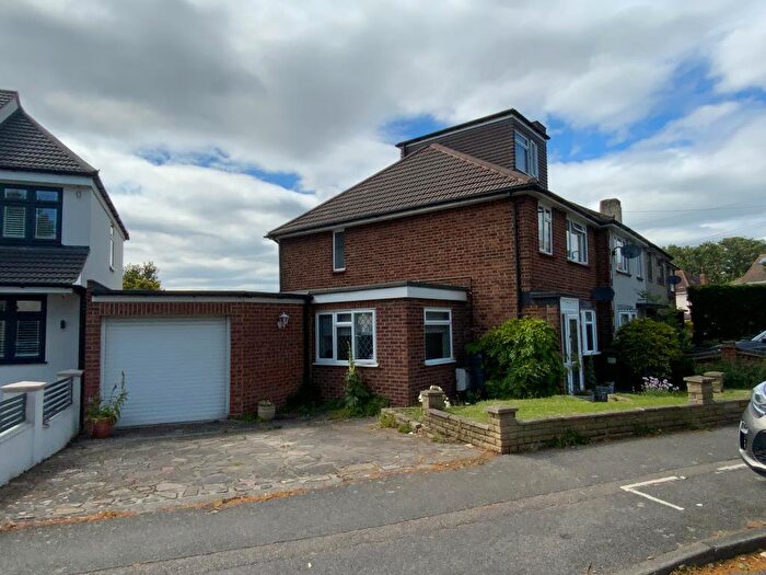 4 Bedroom End Of Terrace House For Sale In Benhurst Avenue, Elm Park, Essex, RM12