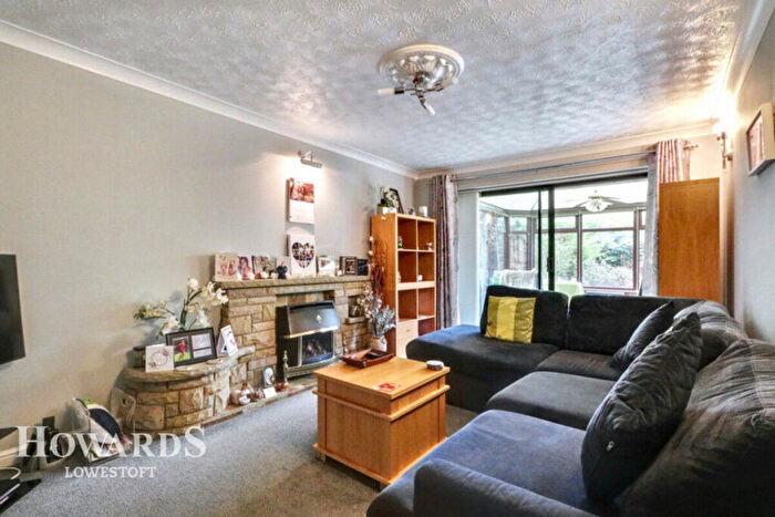 3 Bedroom Detached Bungalow For Sale In Seavert Close, Lowestoft, NR33