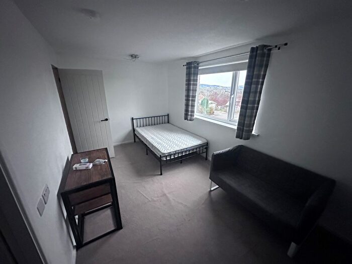 Studio To Rent In Bronwydd, Swansea, SA7