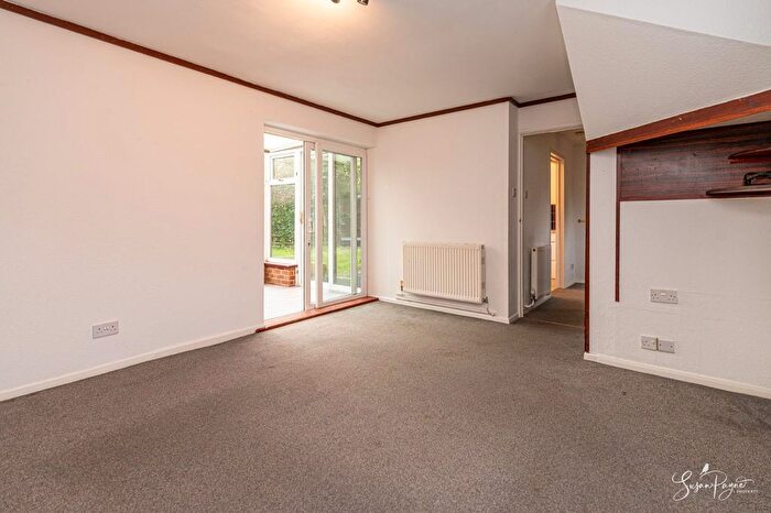 2 Bedroom End Of Terrace House For Sale In Jeals Lane, Sandown, PO36