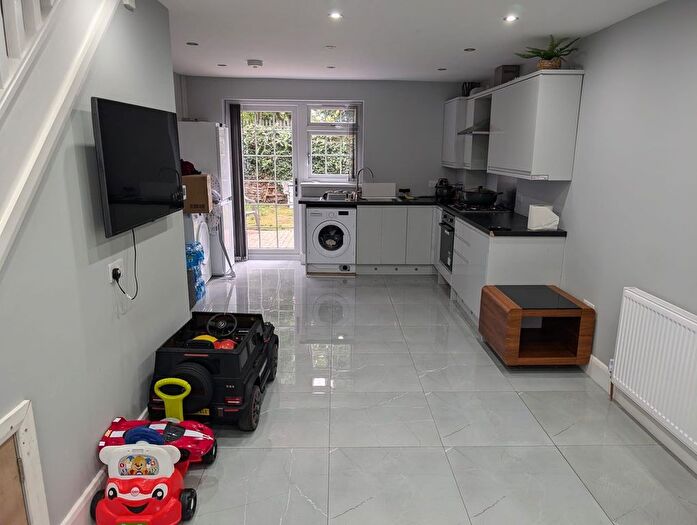 2 Bedroom Semi-Detached House To Rent In Mill Lane, Horton, Slough, SL3