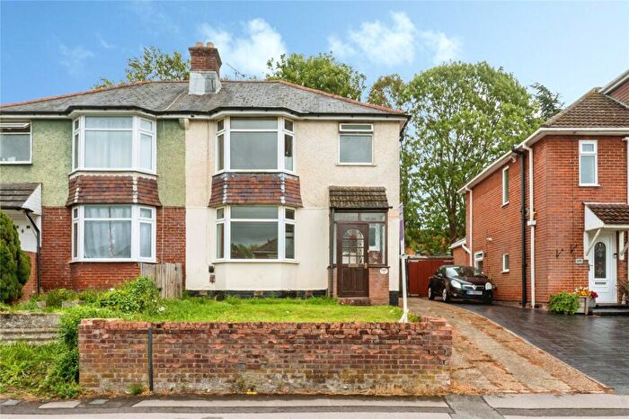 3 Bedroom Semi-Detached House For Sale In Oaktree Road, Southampton, Hampshire, SO18