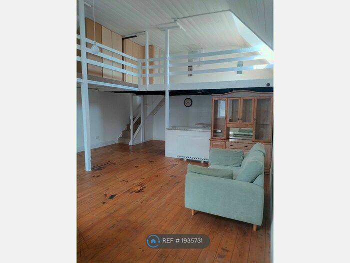 Studio To Rent In Market Street, Torquay, TQ1