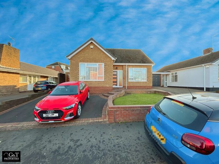 3 Bedroom Bungalow To Rent In Scotts Green Close, Dudley, DY1