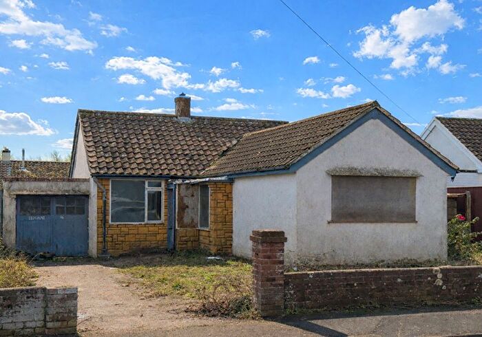 2 Bedroom Bungalow For Sale In Kingsway Avenue, Paignton, Devon, TQ4