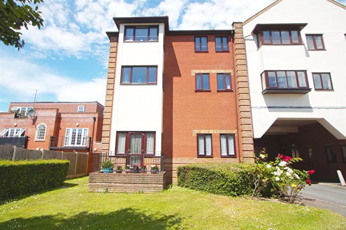 1 Bedroom Apartment For Sale In Albion Court, Sun Street, Billericay, CM12