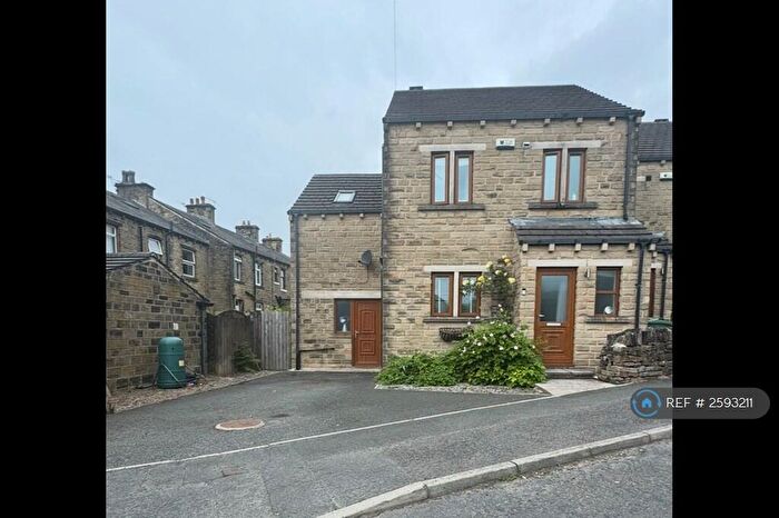 4 Bedroom Semi-Detached House To Rent In Meal Hill Lane, Huddersfield, HD7