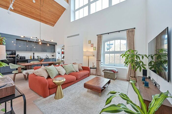 3 Bedroom Flat To Rent In Bubbling Well Square, Wandsworth Town, London, SW18