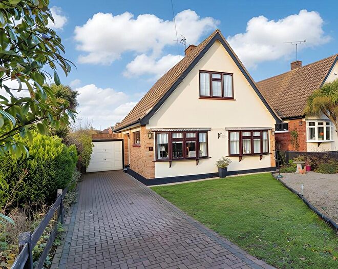 3 Bedroom Detached House For Sale In Firfield Road, Thundersley, SS7