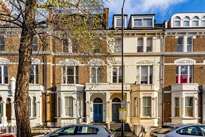 1 Bedroom Flat To Rent In Sinclair Road, Shepherds Bush, W14