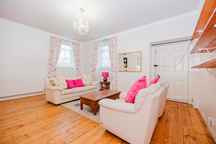 2 Bedroom Flat To Rent In Duddingston House Courtyard, Edinburgh, EH15