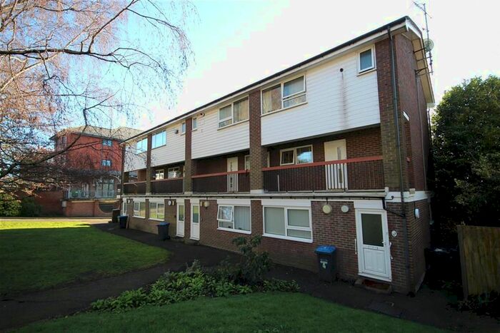 1 Bedroom Flat To Rent In Railway Approach, East Grinstead, RH19