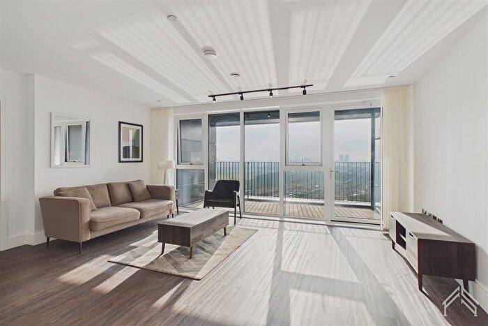 3 Bedroom Flat To Rent In Waterway House, London, NW10