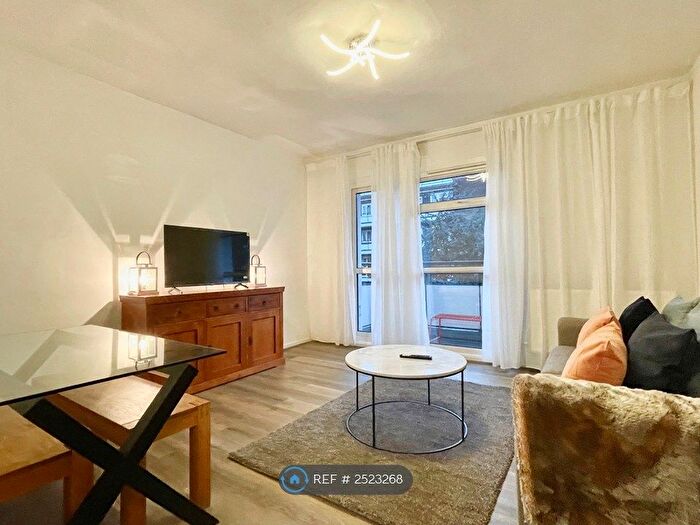 3 Bedroom Flat To Rent In Martin House, London, SW8