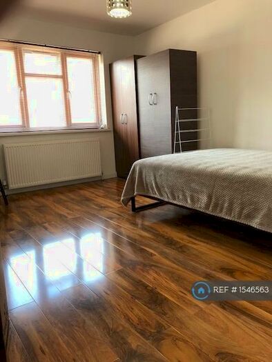 5 Bedroom Semi-Detached House To Rent In Sark Walk, London, E16