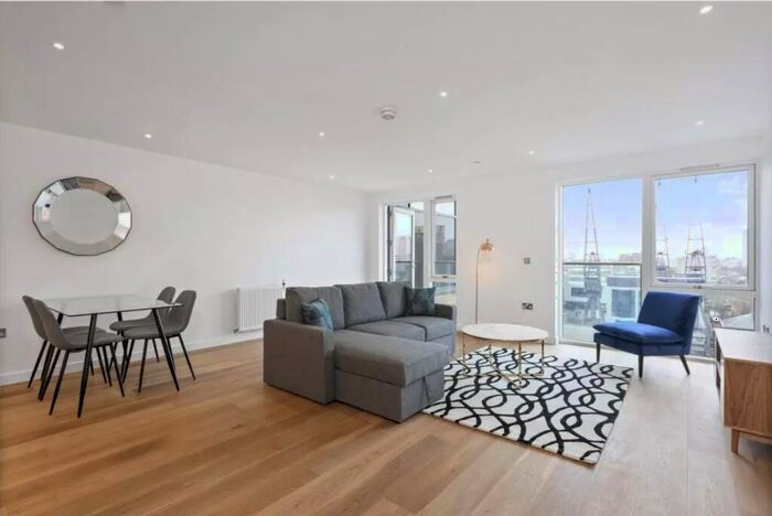 2 Bedroom Flat To Rent In Waterford Court, Turnberry Quay, E14