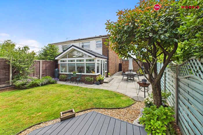 3 Bedroom Semi-Detached House For Sale In Gainsborough Avenue, Eaton Ford, St. Neots, Cambridgeshire, PE19