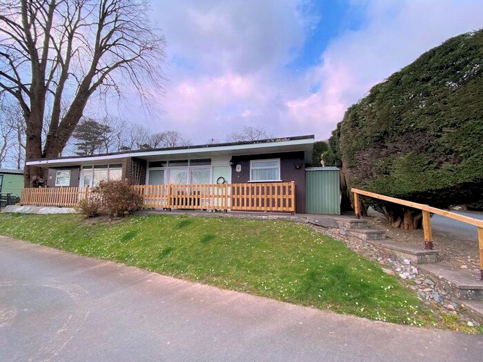 2 Bedroom Mobile/park Home For Sale In The Woodlands, Bryncrug, LL36