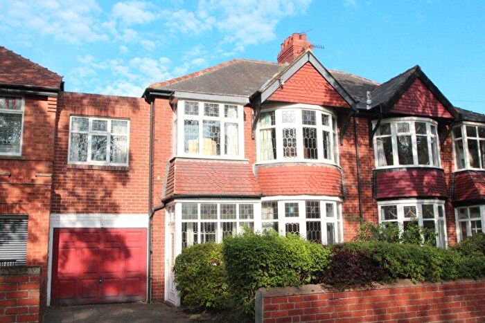 4 Bedroom Semi-Detached House For Sale In The Broadway, Cullercoats, NE30